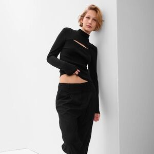 Gap Cutout Rib Top
